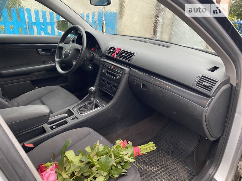 Седан Audi A4 2002 в Гощі