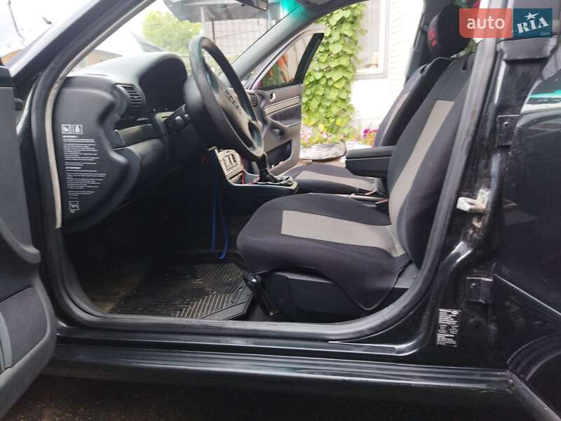 Универсал Audi A4 1997 в Глухове