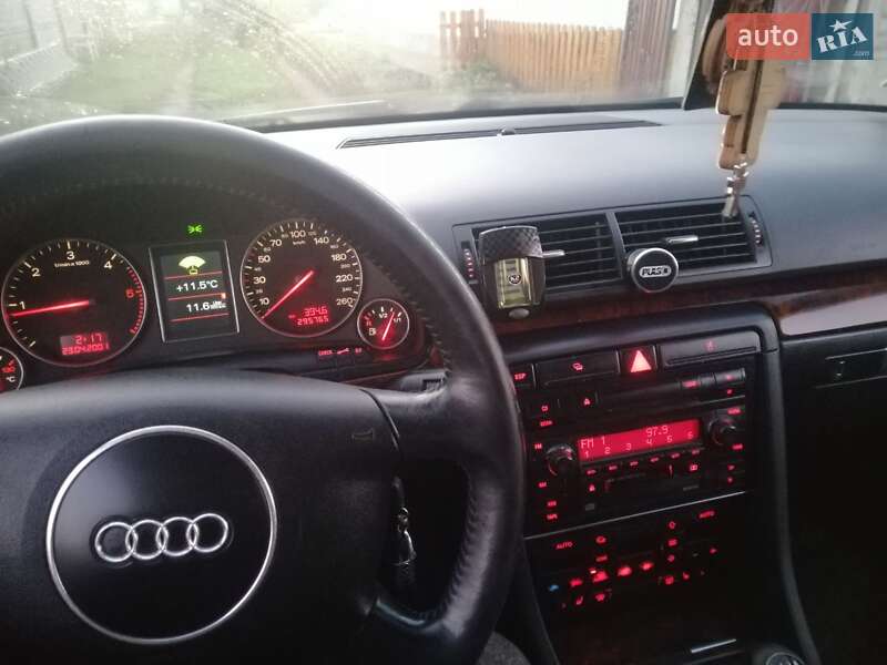Седан Audi A4 2002 в Згуровке