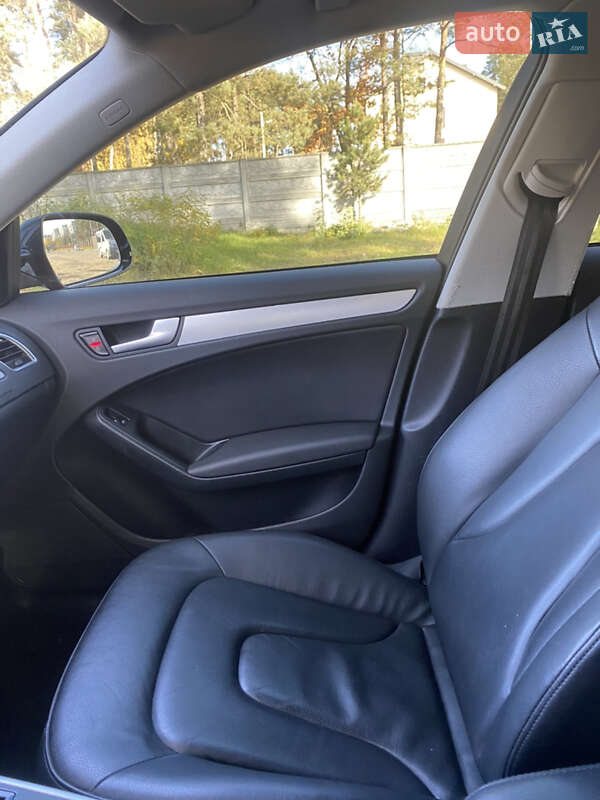 Седан Audi A4 2011 в Львове