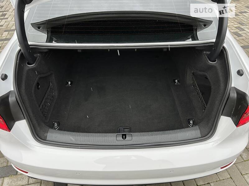 Седан Audi A4 2017 в Рівному