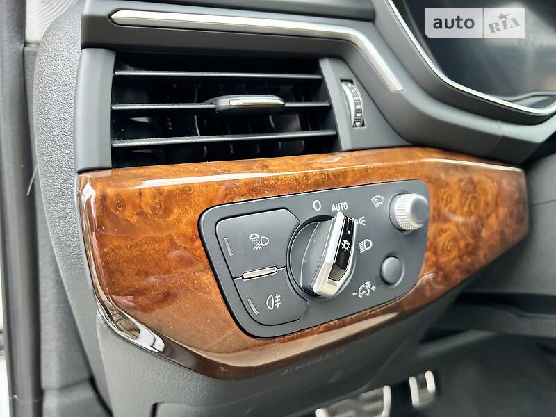 Седан Audi A4 2017 в Рівному