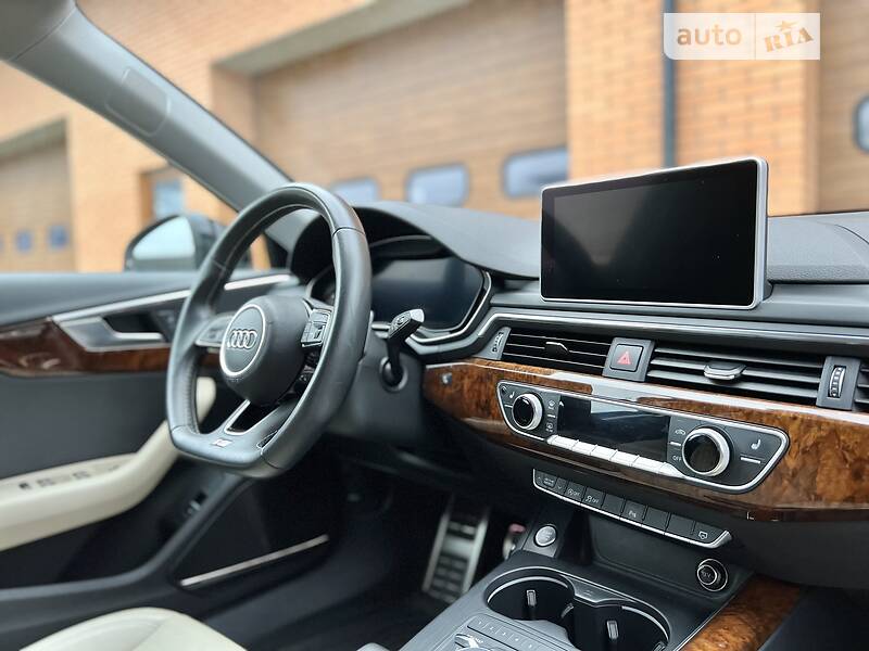 Седан Audi A4 2017 в Рівному