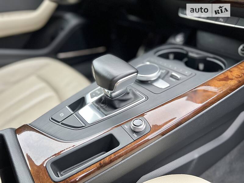 Седан Audi A4 2017 в Рівному