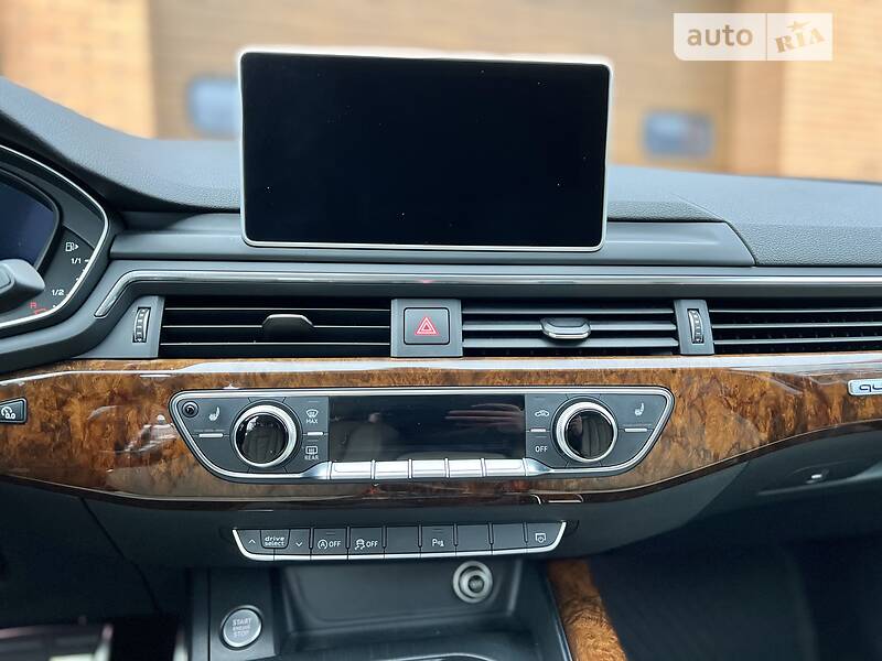 Седан Audi A4 2017 в Рівному