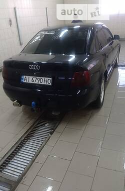 Седан Audi A4 2000 в Казатине