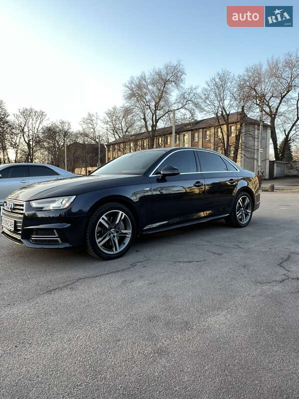 Седан Audi A4 2018 в Каменском