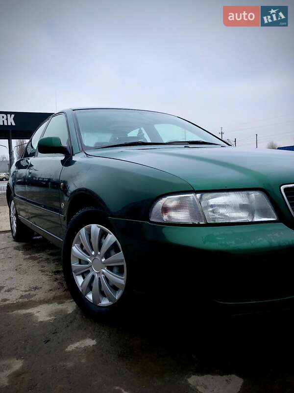 Седан Audi A4 1996 в Києві