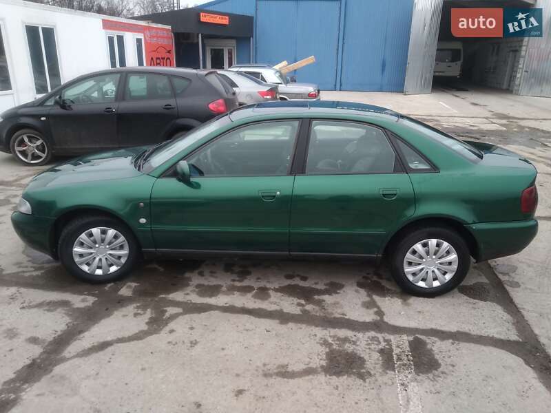 Седан Audi A4 1996 в Києві