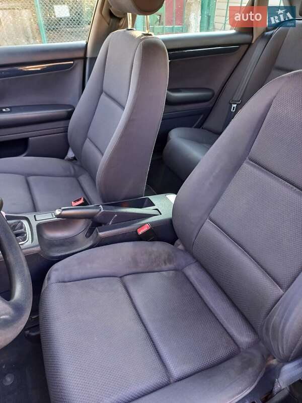 Седан Audi A4 2001 в Подольске