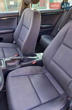 Седан Audi A4 2001 в 