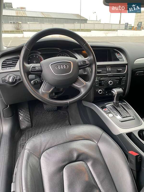Седан Audi A4 2012 в Киеве