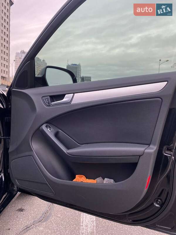 Седан Audi A4 2012 в Киеве