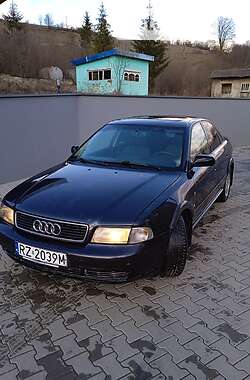 Седан Audi A4 1998 в Воловцю