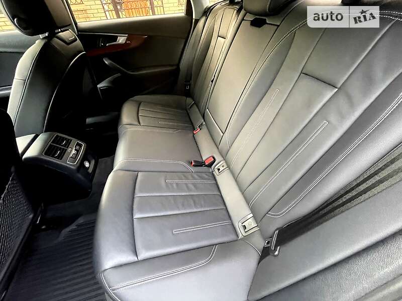 Седан Audi A4 2019 в Хмельницькому