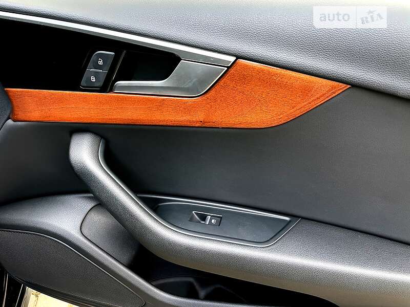 Седан Audi A4 2019 в Хмельницькому