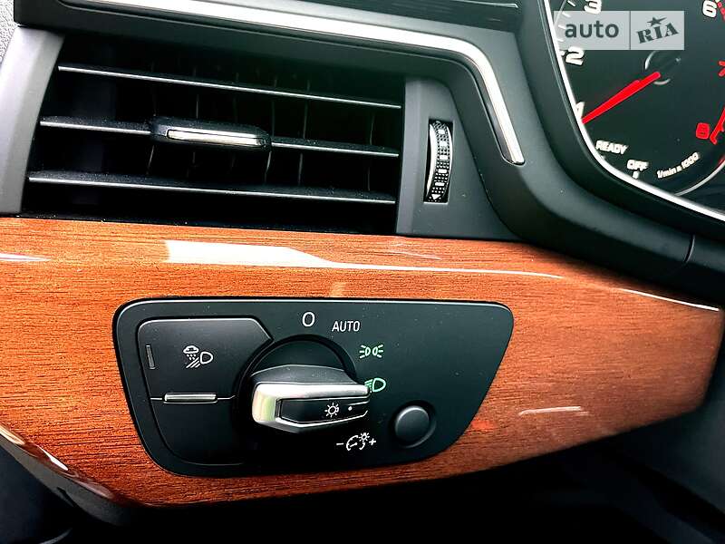 Седан Audi A4 2019 в Хмельницькому