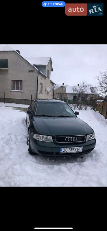 Седан Audi A4 1995 в Львове