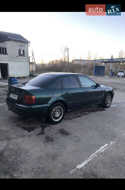 Седан Audi A4 1995 в Львове