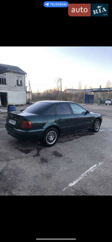 Седан Audi A4 1995 в Львове