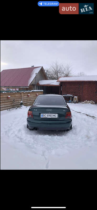 Седан Audi A4 1995 в Львове