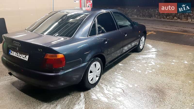 Седан Audi A4 1995 в Ивано-Франковске