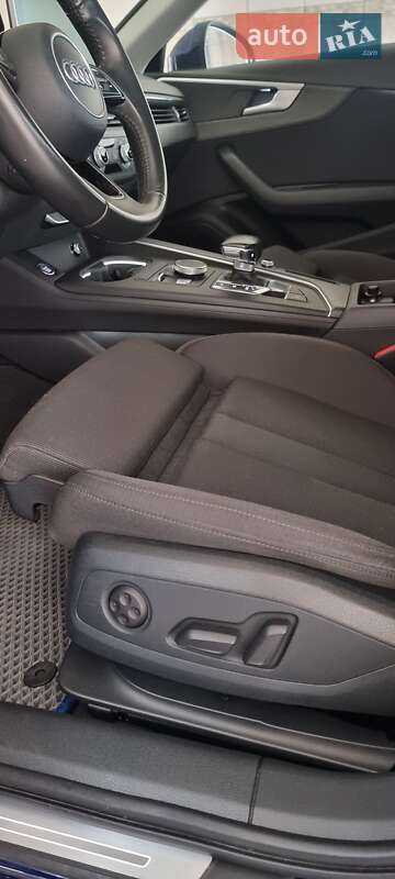 Седан Audi A4 2016 в Киеве