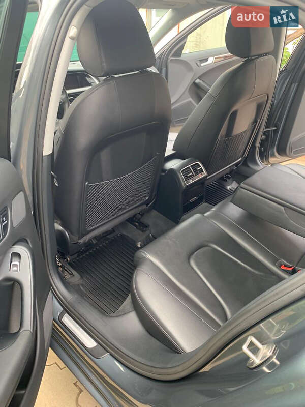 Седан Audi A4 2012 в Измаиле