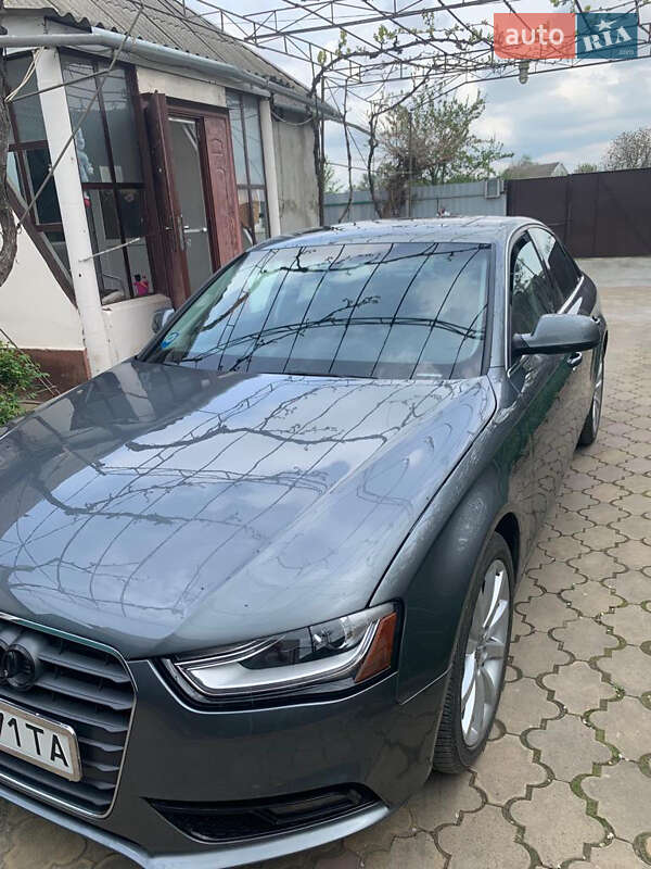 Седан Audi A4 2012 в Измаиле