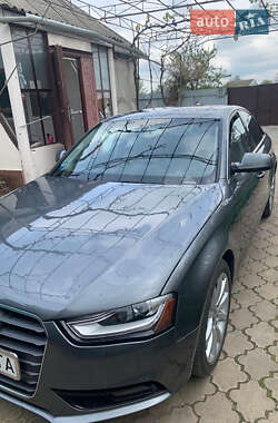 Седан Audi A4 2012 в Измаиле