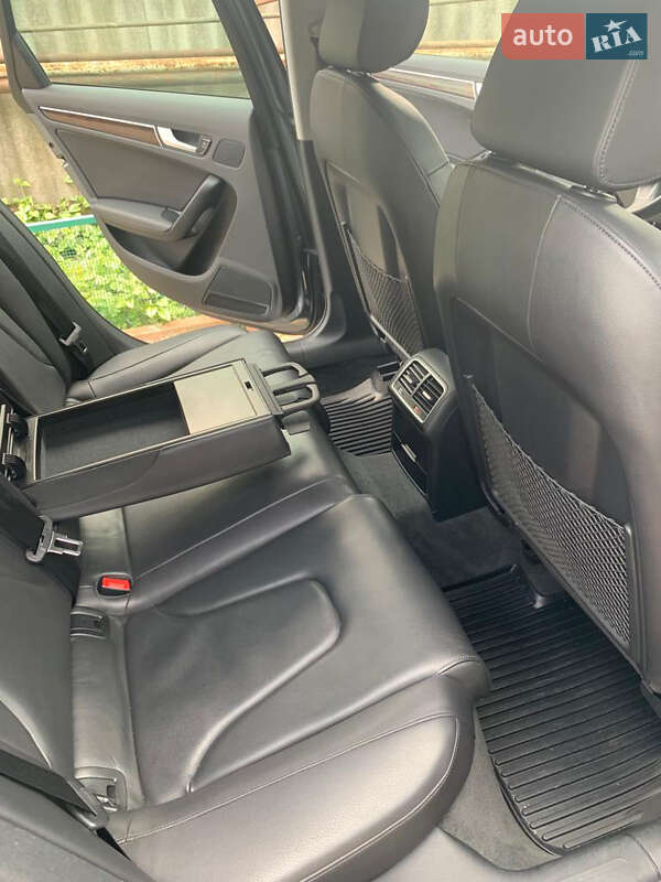 Седан Audi A4 2012 в Измаиле