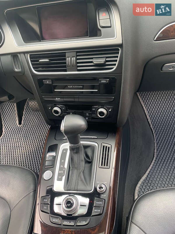 Седан Audi A4 2012 в Измаиле