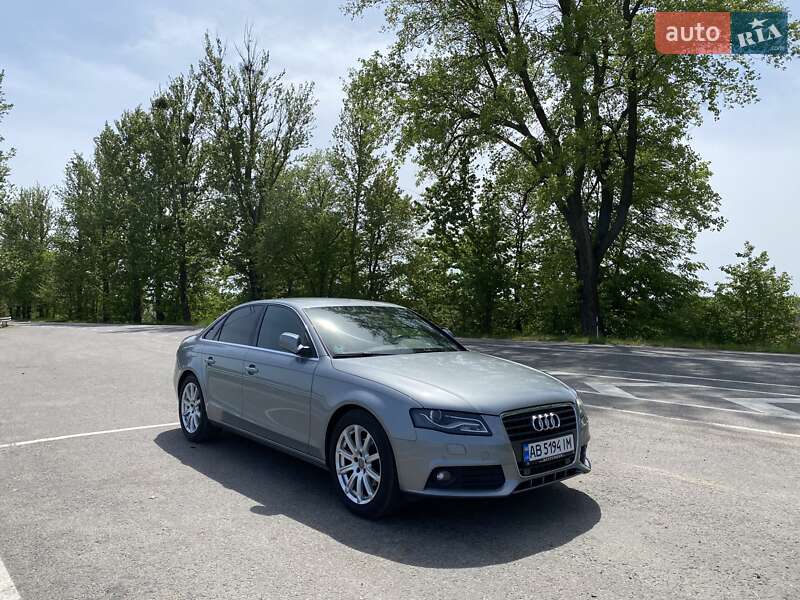 Седан Audi A4 2010 в Виннице