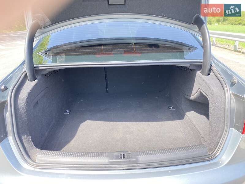 Седан Audi A4 2010 в Виннице