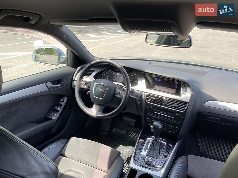 Седан Audi A4 2010 в Виннице