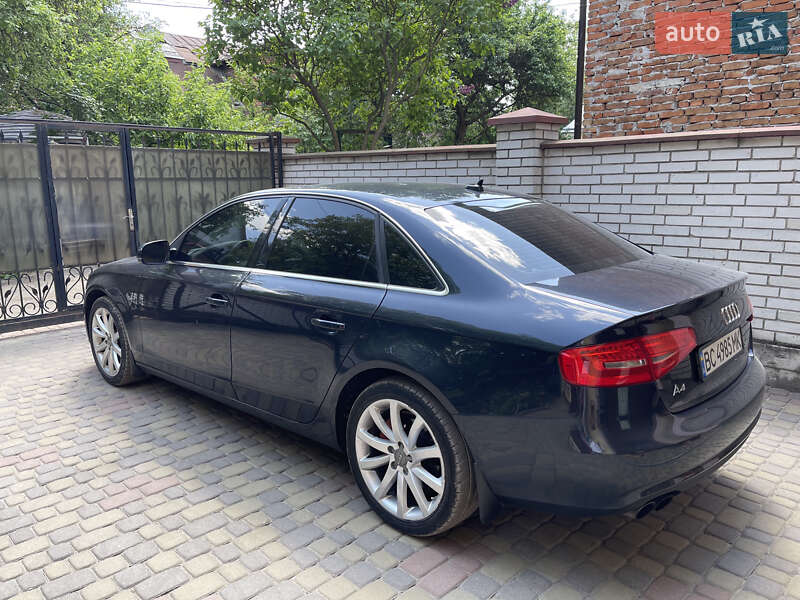 Седан Audi A4 2012 в Львове