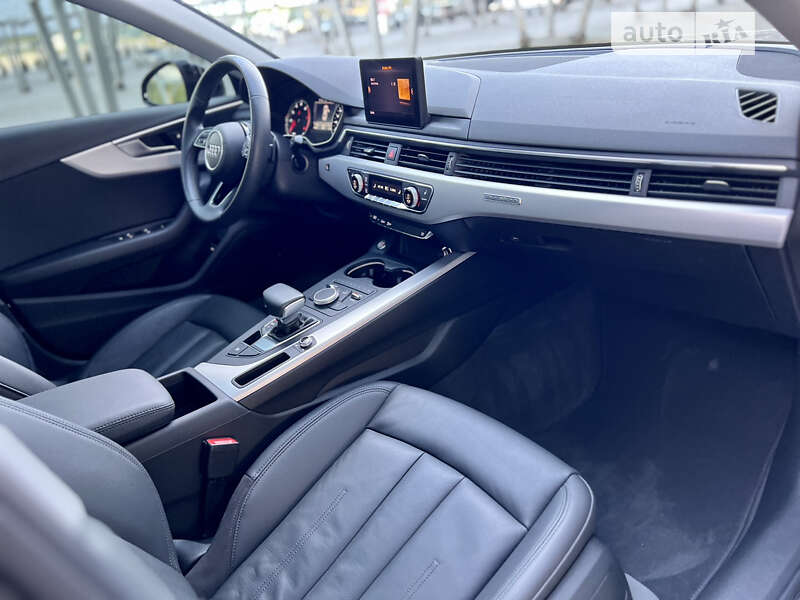 Седан Audi A4 2017 в Львові