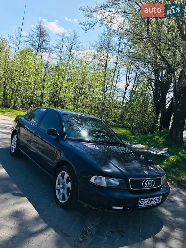 Седан Audi A4 1996 в Бориславе