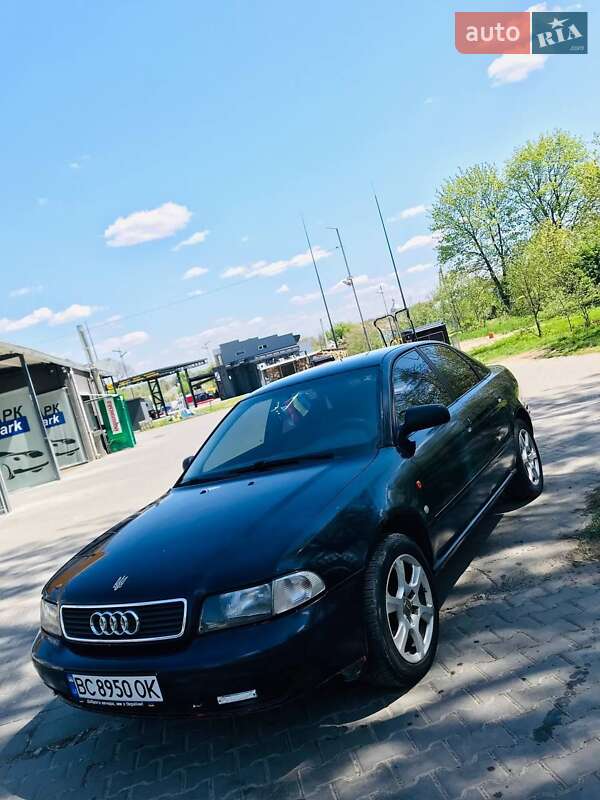 Седан Audi A4 1996 в Бориславе