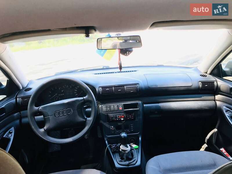Седан Audi A4 1996 в Бориславе