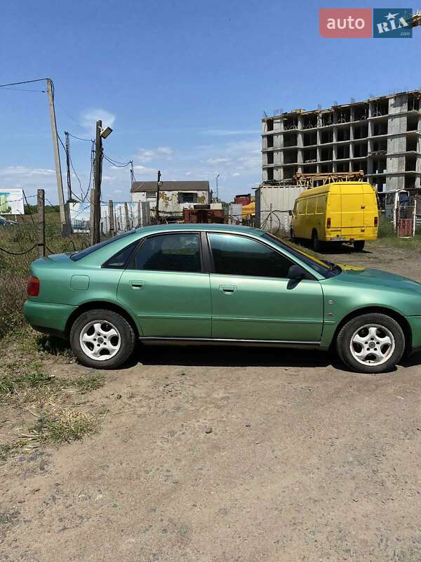 Седан Audi A4 1997 в Одессе