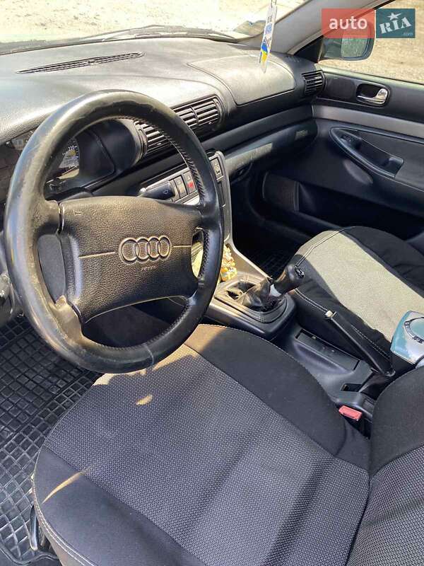 Седан Audi A4 1997 в Одессе