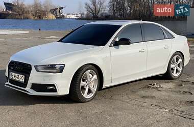 Седан Audi A4 2014 в Львове