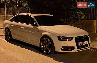 Седан Audi A4 2014 в Львове