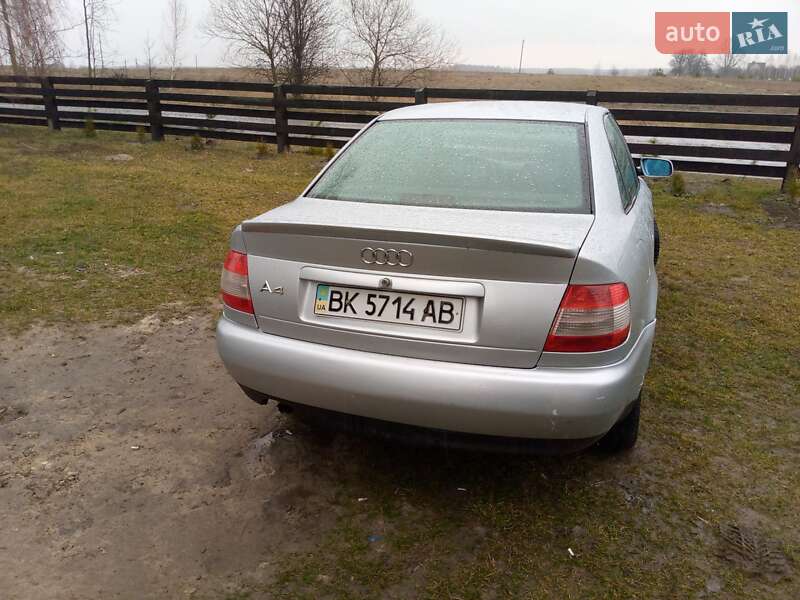 Седан Audi A4 1997 в Вараше фото 4 Седан Audi A4 1997 в Вараше