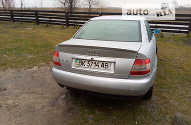 Седан Audi A4 1997 в Вараші