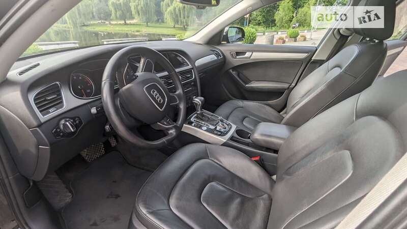 Седан Audi A4 2013 в Тлумачі