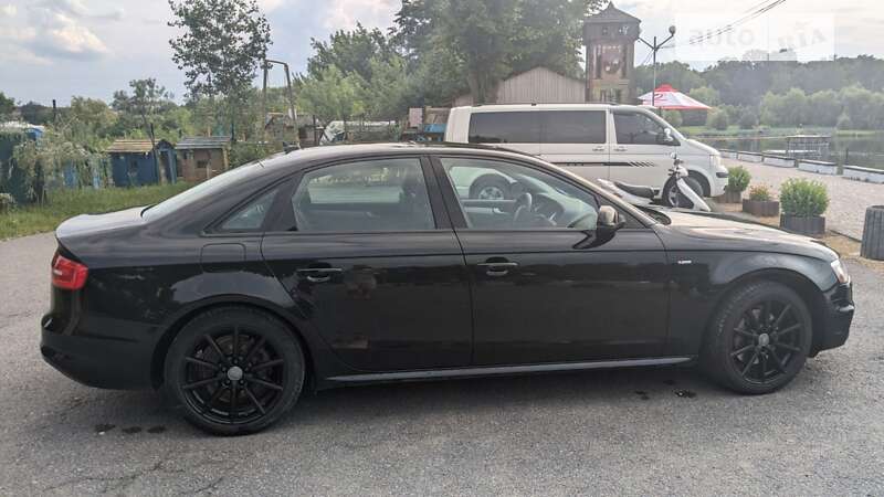 Седан Audi A4 2013 в Тлумачі