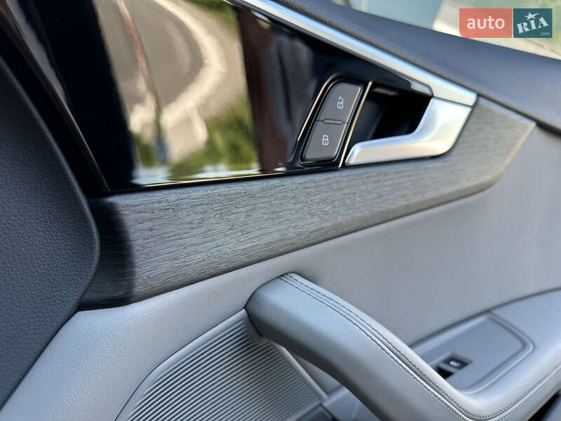 Седан Audi A4 2020 в Одессе