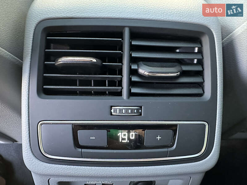 Седан Audi A4 2020 в Одессе